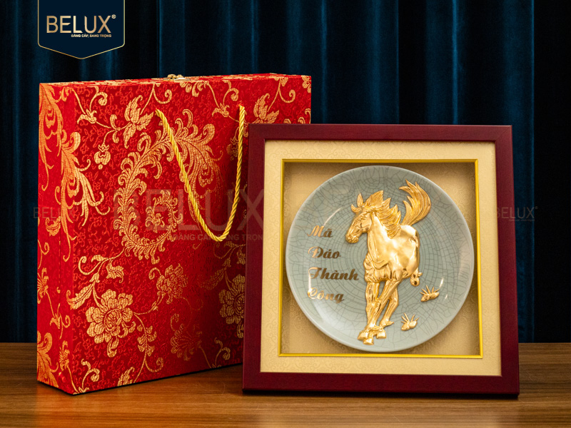 Tranh Mã Hưng Đại Phát dát vàng 24k 30x30cm